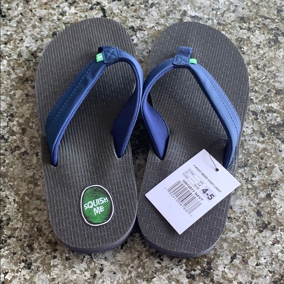 boys sanuk flip flops